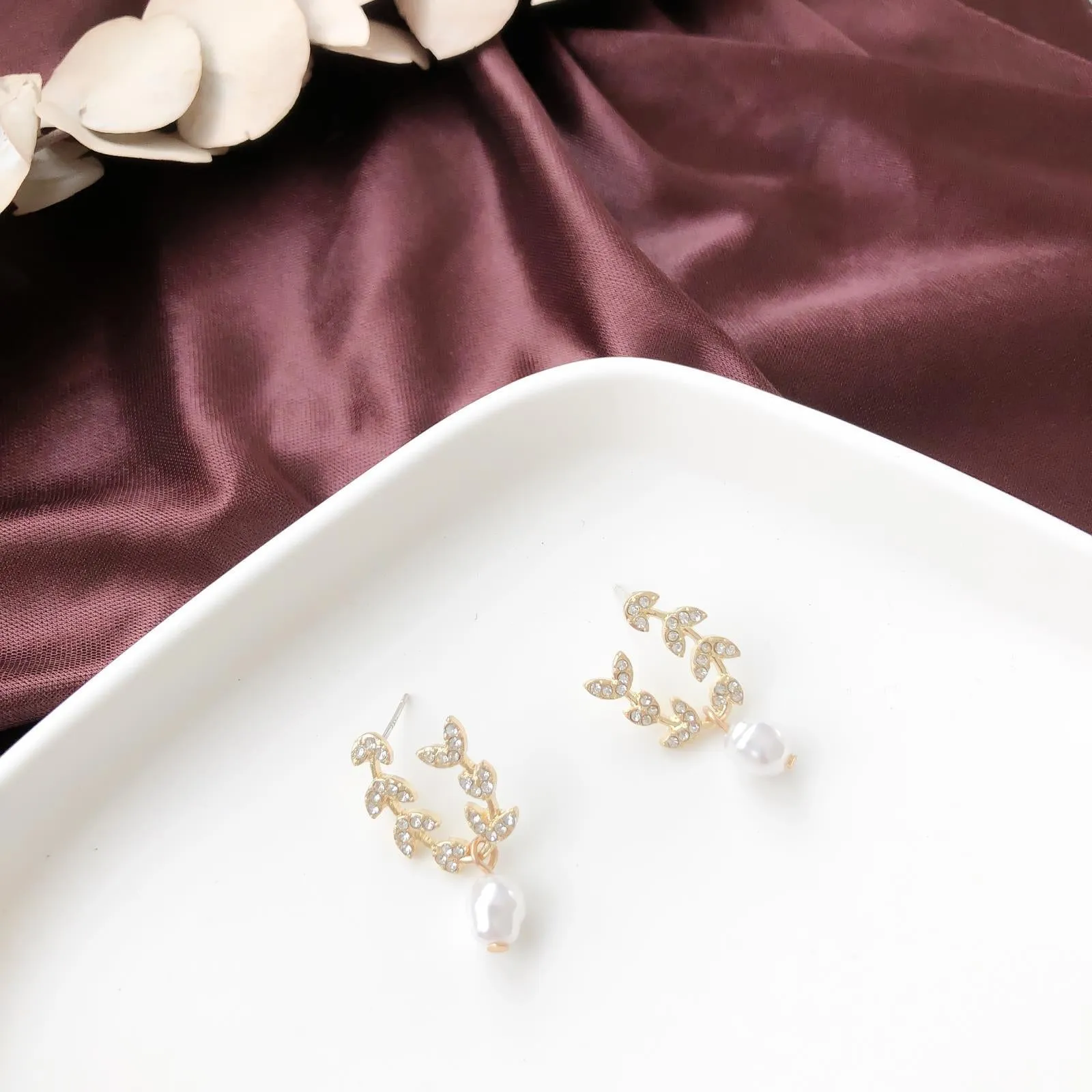 just-lil-things-gold-pin-earrings-jlt11028